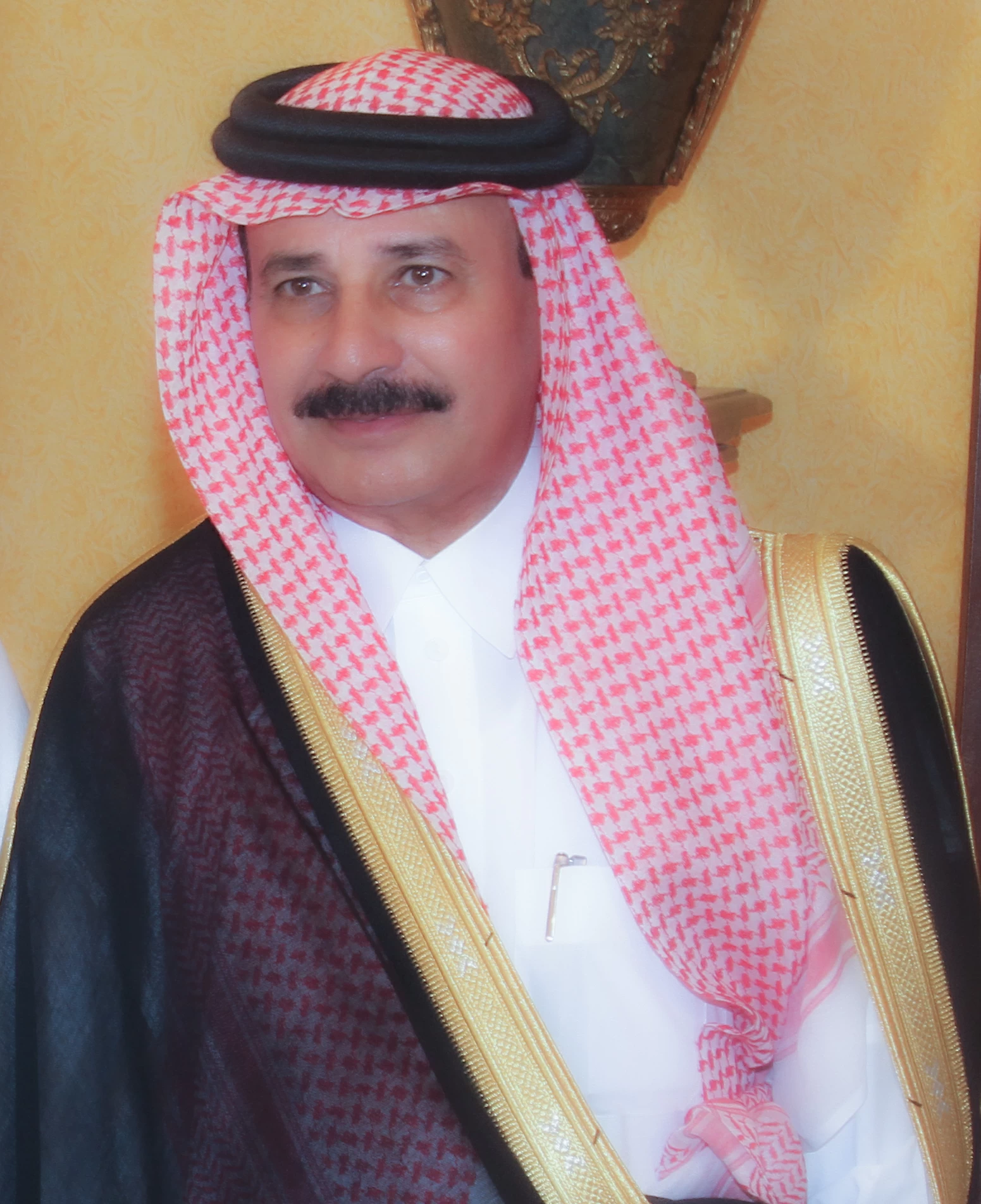 مشعل سرور وأبناء اللواء يحيى الزايدي يهنئون القيادة باليوم الوطني