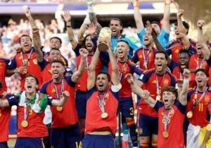 مليون يورو.. نجم إسبانيا يفاجئ موظفي الاتحاد بلفتة استثنائية