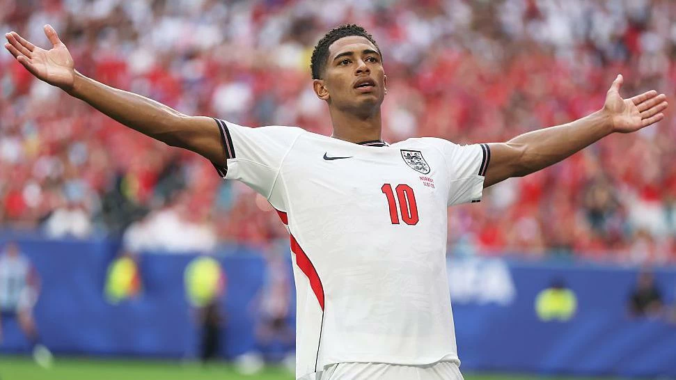 بيلينغهام يحصد جائزة لاعب العام في منتخب إنجلترا