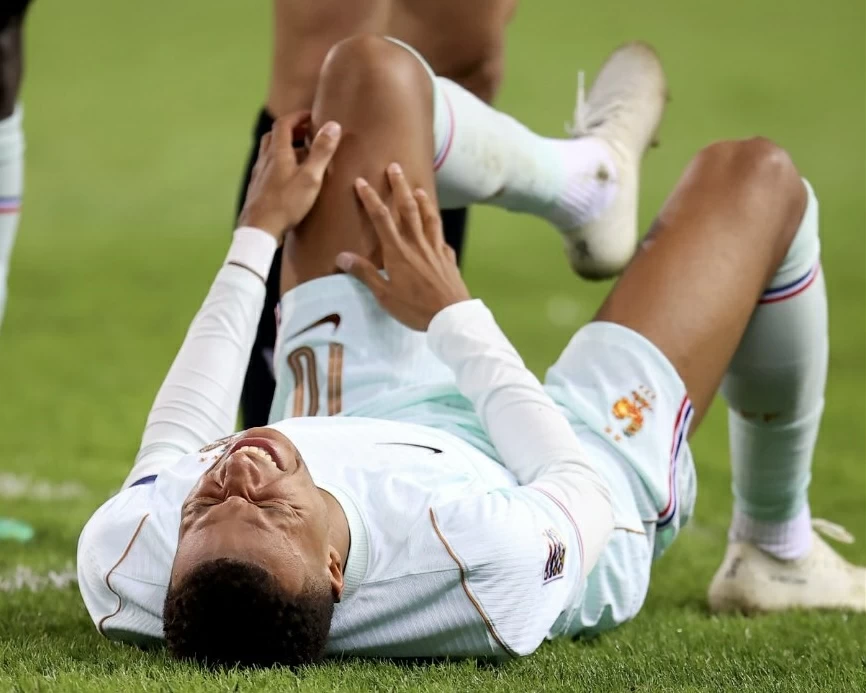 ركبة مبابي ترعب جماهير ريال مدريد.. وزيدان: لا تبشر بالخير