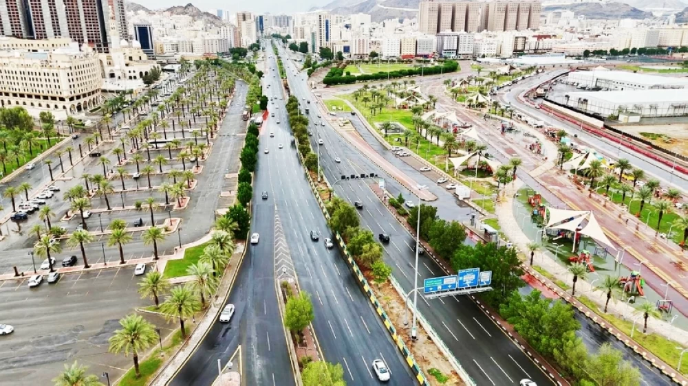 يختصر 90% في زمن التنقل.. إتاحة حركة السير في عدد من مسارات الطرق الجديدة بمكة