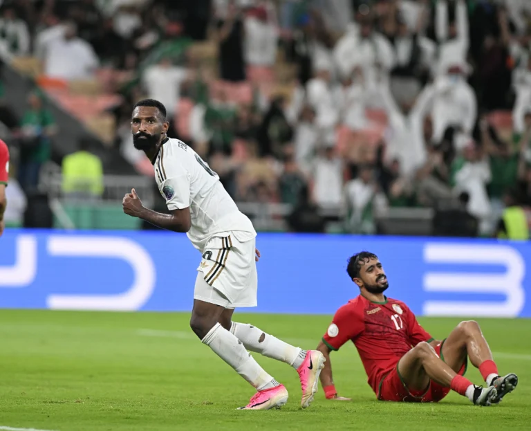 3 معسكرات في 6 أشهر.. مدرب عُمان يكشف معاناته!