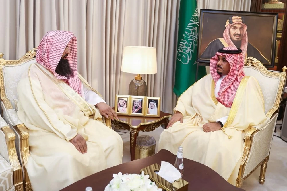 نائب أمير نجران يلتقي مدير فرع هيئة الأمر بالمعروف بالمنطقة