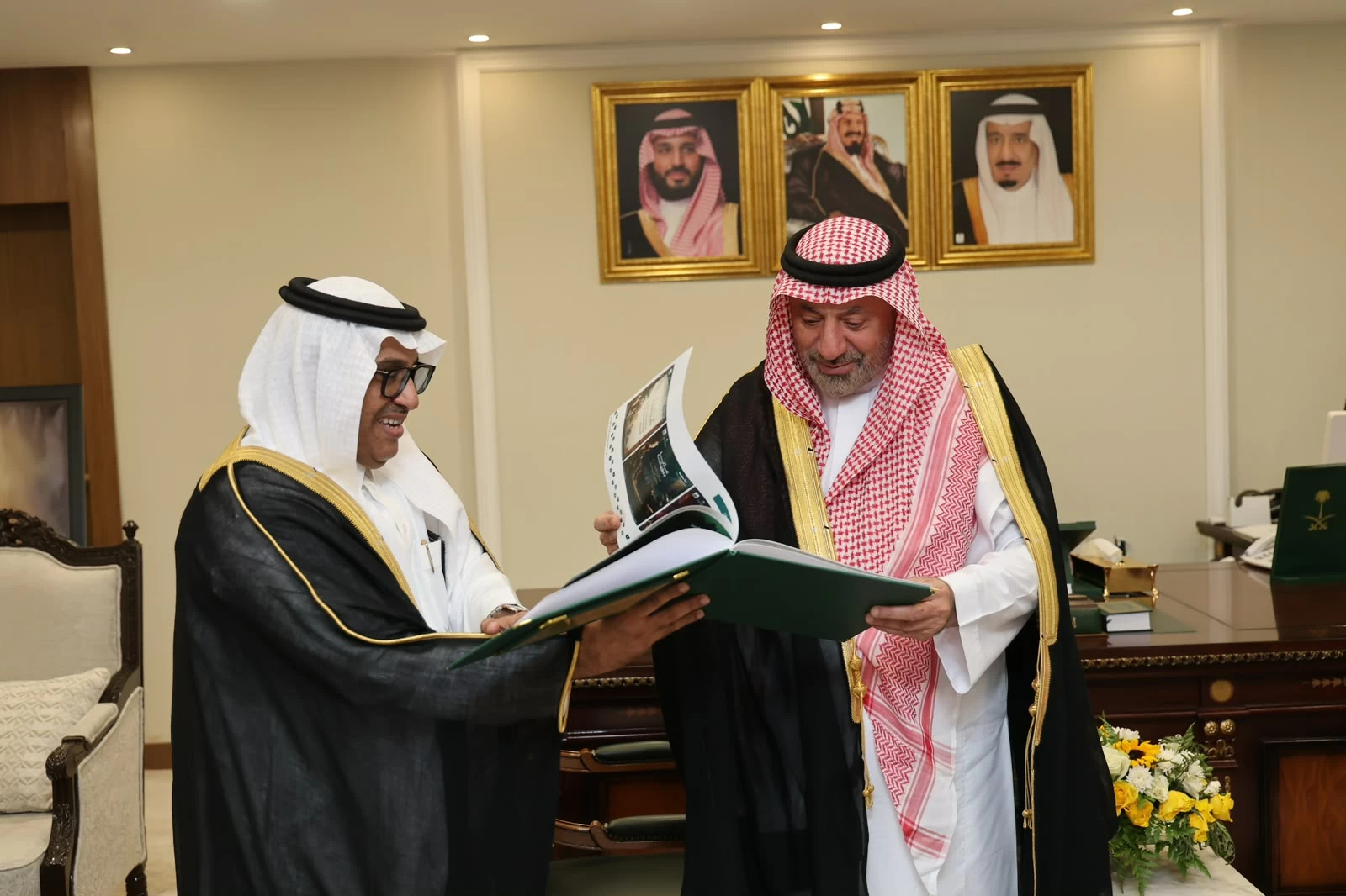 أمير نجران يستعرض تقرير أعمال الأمانة بمناسبة اليوم الوطني
