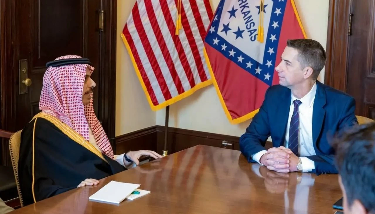 وزير الخارجية يبحث مع رئيس «استخبارات الشيوخ الأمريكي» التطورات السياسية والأمنية