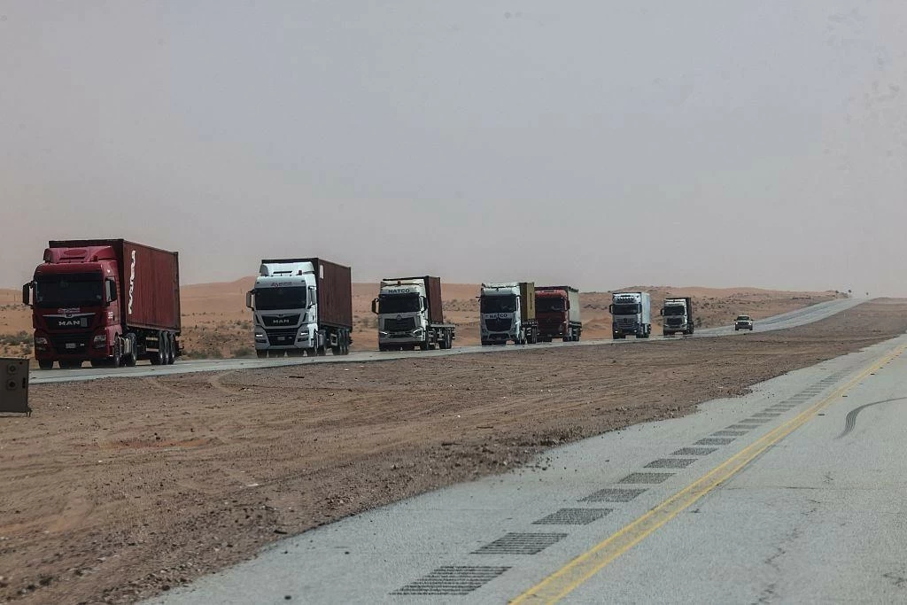 «النقل» تمدد السماح بتجاوز العمر التشغيلي للشاحنات 6 أشهر
