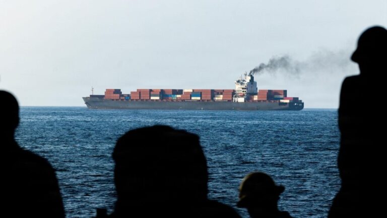 سنتكوم: غيرنا مسار 103 سفن تجارية منذ بدء الحصار البحري على إيران