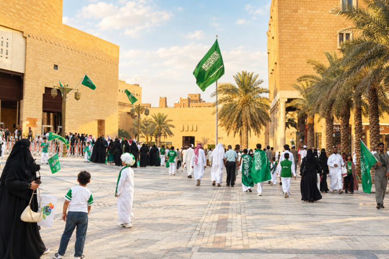 الرياض تتباهى باللون الأخضر في يوم الوطن