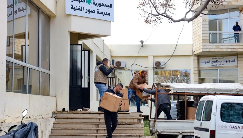 عتب في صور على “حزب الله”… مدارس الإيواء تكشف الأزمة