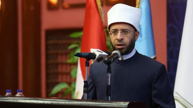 وزير الأوقاف يدين محاولة استهداف الحرم المكي.. ويؤكد تضامن مصر الكامل مع السعودية
