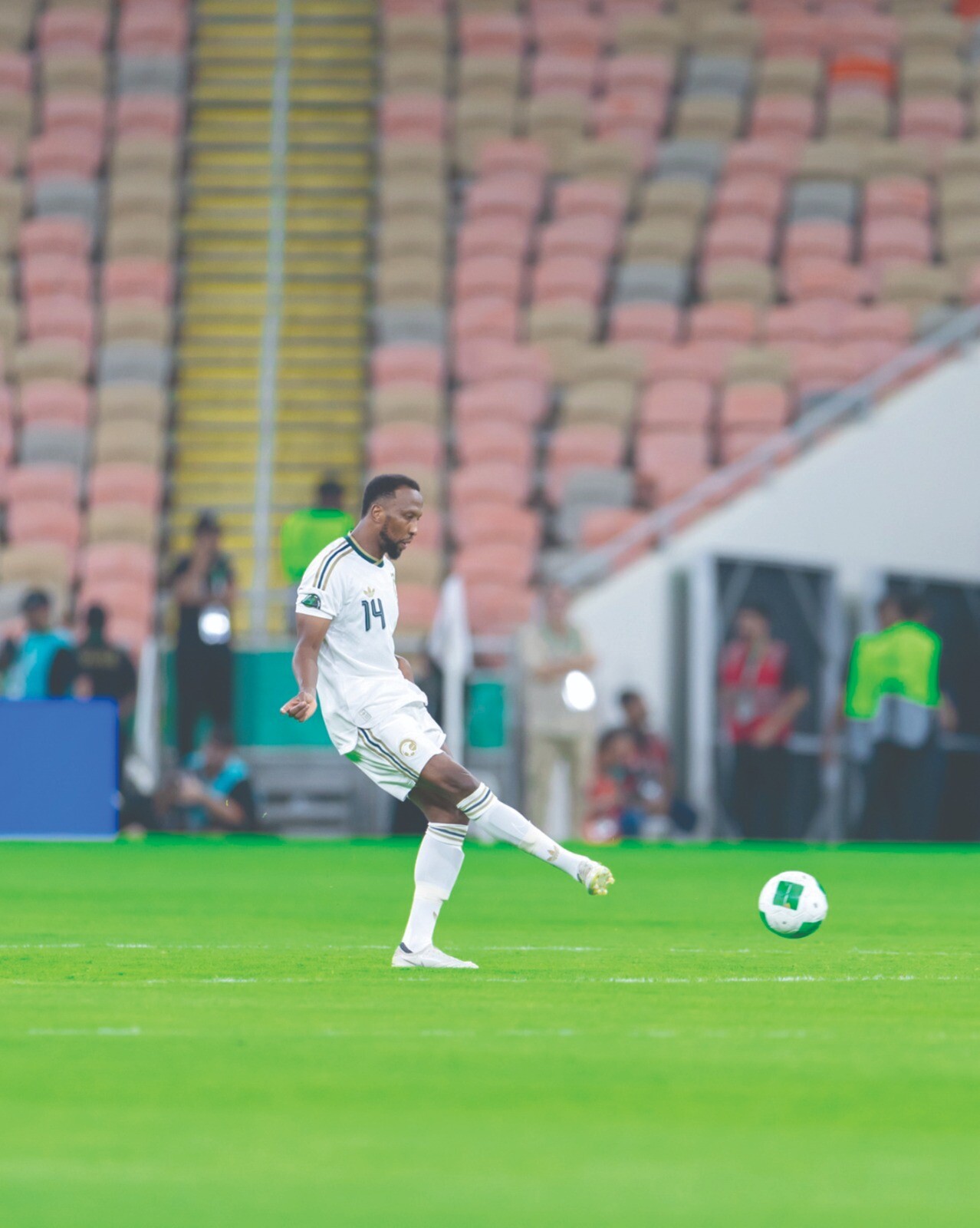 ‫استبعاد كادش وإغلاق التدريبات