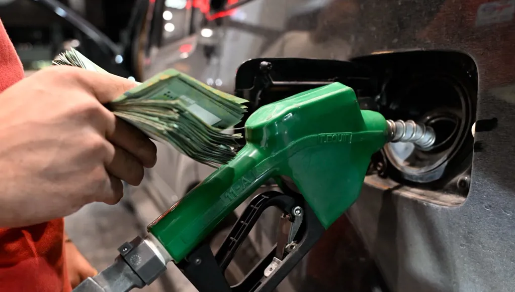 البنزين “يتبخر” من سيارات اللبنانيين… فهل المشكلة في النوعية أو في الأسعار؟