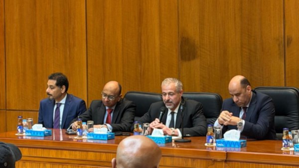 في لقاء موسع بعمّان.. وزير العمل يستمع لمطالب الجالية المصرية بالأردن
