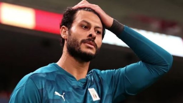 إعلامي يدافع عن الشناوي: من مصلحة كل أهلاوي دعمه