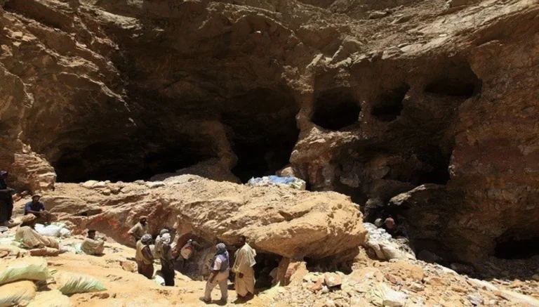 10 قتلى بانهيار منجم للذهب في السودان