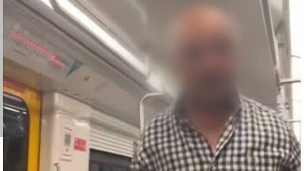 روحي شوفي لك عريس.. فتاة توثق مشادة مع مسن داخل المترو: الحقوني