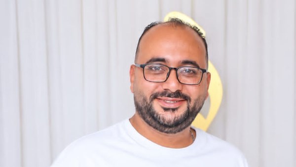 سقط من على دراجته بعد محاولة هروبه.. القصة الكاملة لوفاة مصطفى بعد مطاردة الكلاب الضالة في بورسعيد