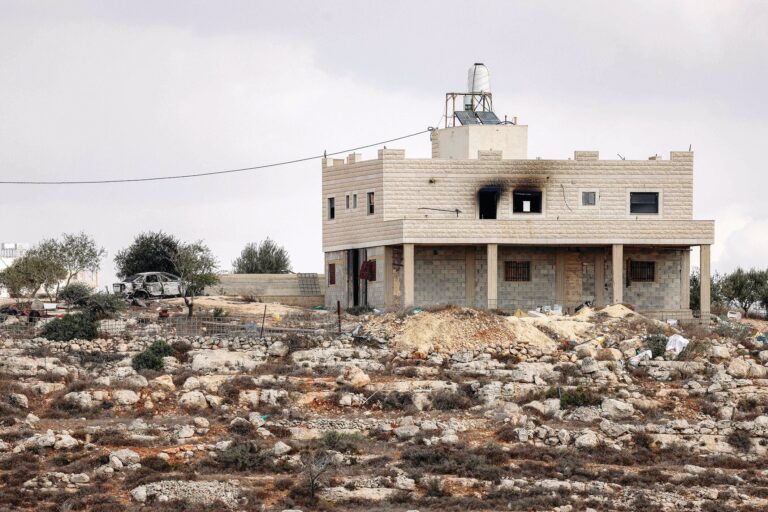 استشهاد ثلاثة فلسطينيين بنيران الاحتلال
في غزة وتشييع جثمان قيادي بـ «كتائب القسام»