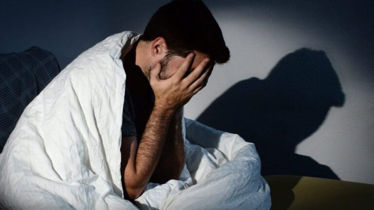 ليه بنفتكر موقف محرج من 10 سنين فجأة قبل النوم؟