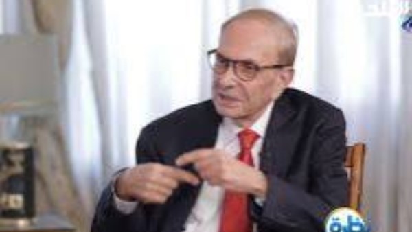 خبير نفسي يحذر من فخ واتساب: الكلمات المكتوبة تفتح بابا واسعا لسوء الفهم
