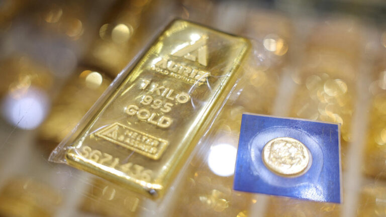 تراجع أسعار الذهب مع زيادة توقعات ارتفاع الفائدة الأميركية