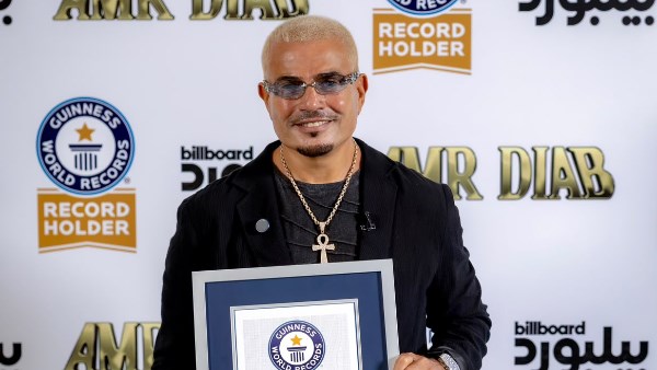 عمرو دياب بعد دخوله موسوعة جينيس: رضا جمهوري وتطوير موسيقاي هما إنجازي الأهم