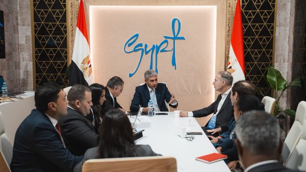 زيادة الطلب على الرحلات النيلية.. وزير السياحة يعقد لقاءات مع ممثلي شركات الطيران بفرنسا
