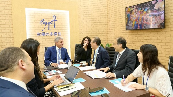 وزير السياحة يبحث مع رئيس الرابطة اليابانية لوكلاء السفر زيادة الحركة السياحية الوافدة