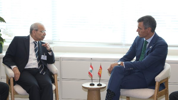 نواف سلام يبحث مع سانشيز خفض التصعيد ومستقبل الوجود الدولي في جنوب لبنان