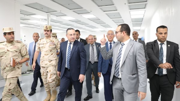 وزير التعليم العالي يتفقد الجامعة المصرية اليابانية ويتابع أحدث مشروعاتها التعليمية والبحثية