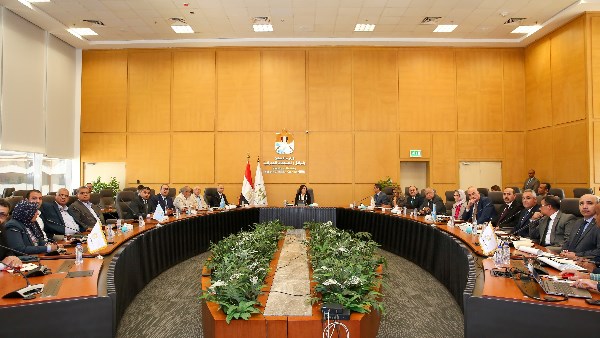 وزيرة الإسكان تشدد على ضرورة دفع معدلات تنفيذ مشروعات حياة كريمة