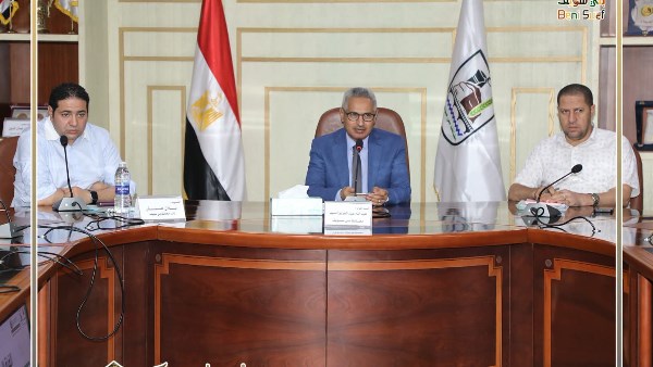 محافظ بني سويف يبحث الاستعدادات والترتيبات لانطلاق فعاليات مهرجان النباتات الطبية والعطرية