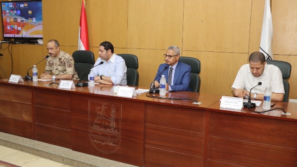 محافظ بني سويف يعقد اجتماعًا تنسيقيًا استعدادًا لتدريبات التعامل مع الطوارئ