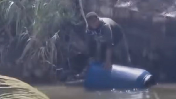 زيوت في ترعة بسوهاج.. فيديو متداول يشعل الغضب والجهات المعنية تتحرك لكشف الحقيقة