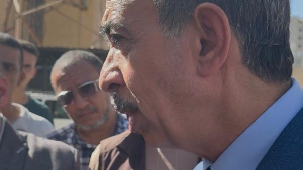 محافظ سوهاج يوجه بتوفير كشك بديل لبائعة بطهطا عقب إزالة فرش مخالف