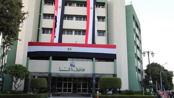 أخبار قنا: المحافظ يستعرض تحديث المخطط الإستراتيجي لمدينة الوقف.. وفرص عمل جديدة للشباب براتب 9400 جنيه.. ومصرع شخصين خلال حفل زفاف بنقادة