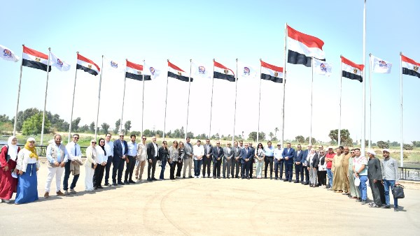 بحضور رئيس المجلس التصديري.. محافظ قنا يبحث فرص الاستثمار والتصنيع الزراعي
