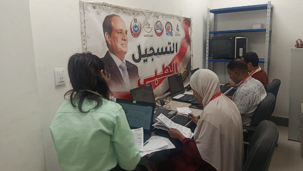 الكشف على 745 مواطنًا خلال قافلة طبية لصحة قنا بقرية عليقات قوص  ​