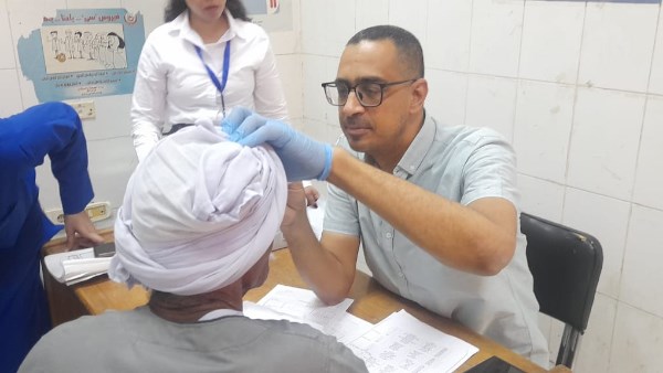 قنا.. الكشف على 778مواطناً بالقافلة الطبية بقرية البراهمة في قفط