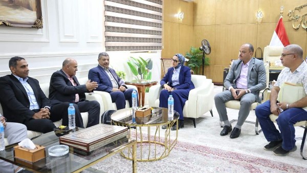 أخبار الوادي الجديد: المحافظ تبحث استغلال موقع المخزون السلعي.. وتلتقي وفد هيئة الطاقة الذرية