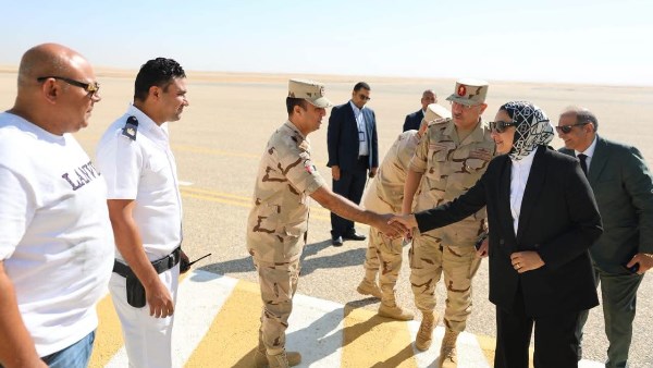 أخبار الوادي الجديد| المحافظ تستقبل مدير جمعية المحاربين القدماء وضحايا الحرب.. ومنح 8 رحلات عمرة مجانية لأسرة الشهداء والمحاربين