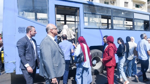 محافظ الإسكندرية يوجه هيئة نقل الركاب بالدفع بسيارات إضافية لشارع سوتر