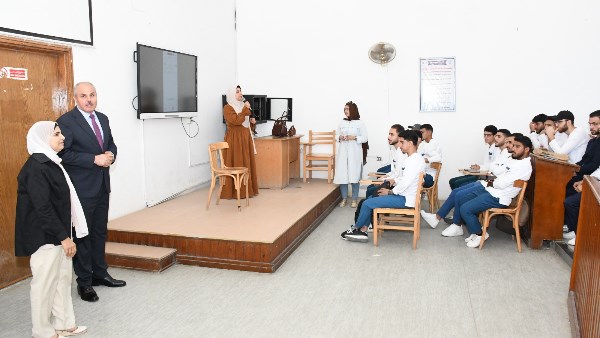 رئيس جامعة قناة السويس يتابع انتظام العملية التعليمية