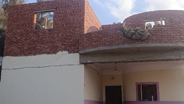 تنفيذ إزالة فورية لمحاولة بناء بدون ترخيص بقرية السلام بمدينة القصاصين الجديدة
