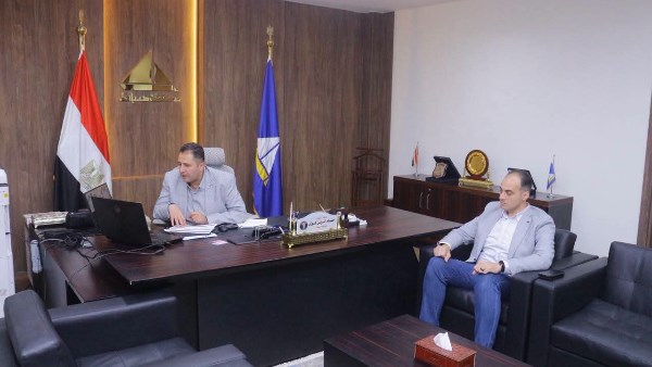 عبر تقنية الفيديو كونفرانس.. محافظ دمياط يترأس اجتماعًا لمتابعة ملفات التصالح في مخالفات البناء