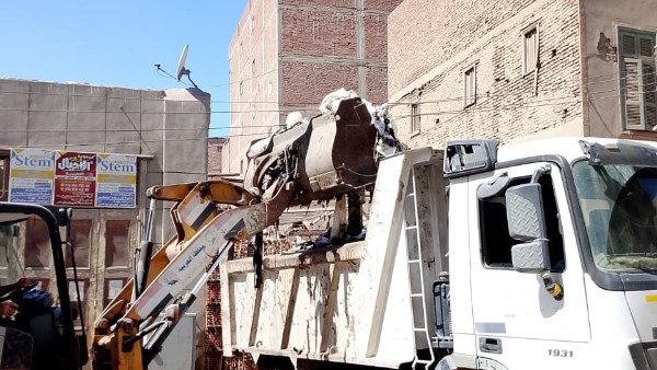 رفع 727 طنًا من بؤر المخلفات والتراكمات بمراكز ومدن وأحياء الغربية