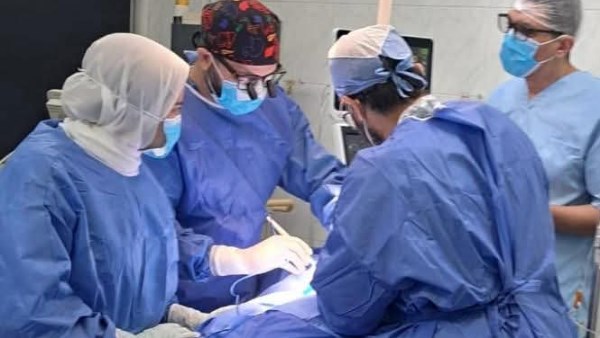 انجاز جراحي.. فريق طبي ينجح في استئصال ورم بالغدة الكظرية لطفل بطنطا