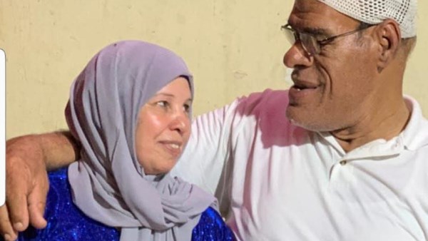 ظهور نادر لحسين أبو حجاج برفقة زوجته ويؤكد: 42 سنة جواز ما زعلتنيش فيهم ولا يوم