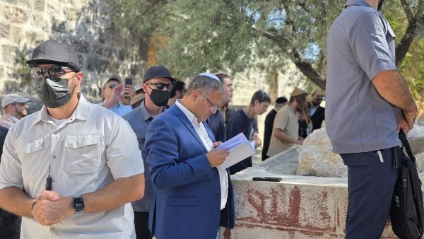 تحت حراسة أمنية مشددة.. المتطرف بن غفير يقتحم  المسجد الأقصى المبارك