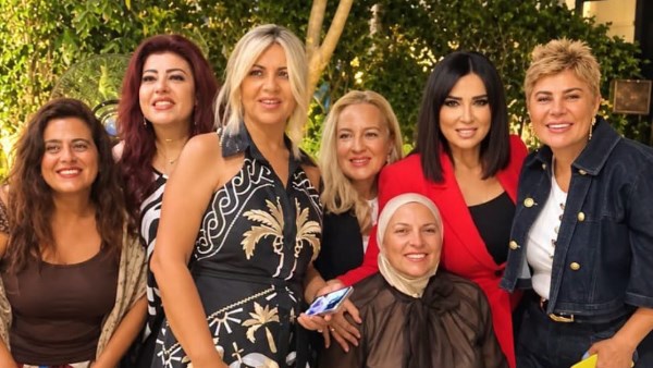 دايما مجمعانا.. ريهام إبراهيم توثق احتفالا خاصا بمفيدة شيحة.. سنين كتير حلوة